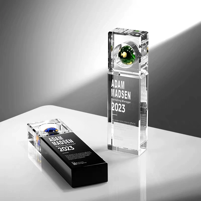 Trófaí Crystal Globe greanta